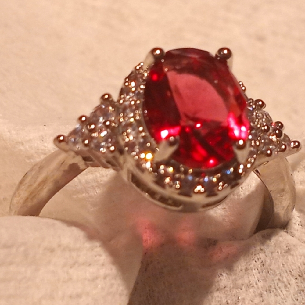 Individual ruby centered ring. - Picture 9 of 16